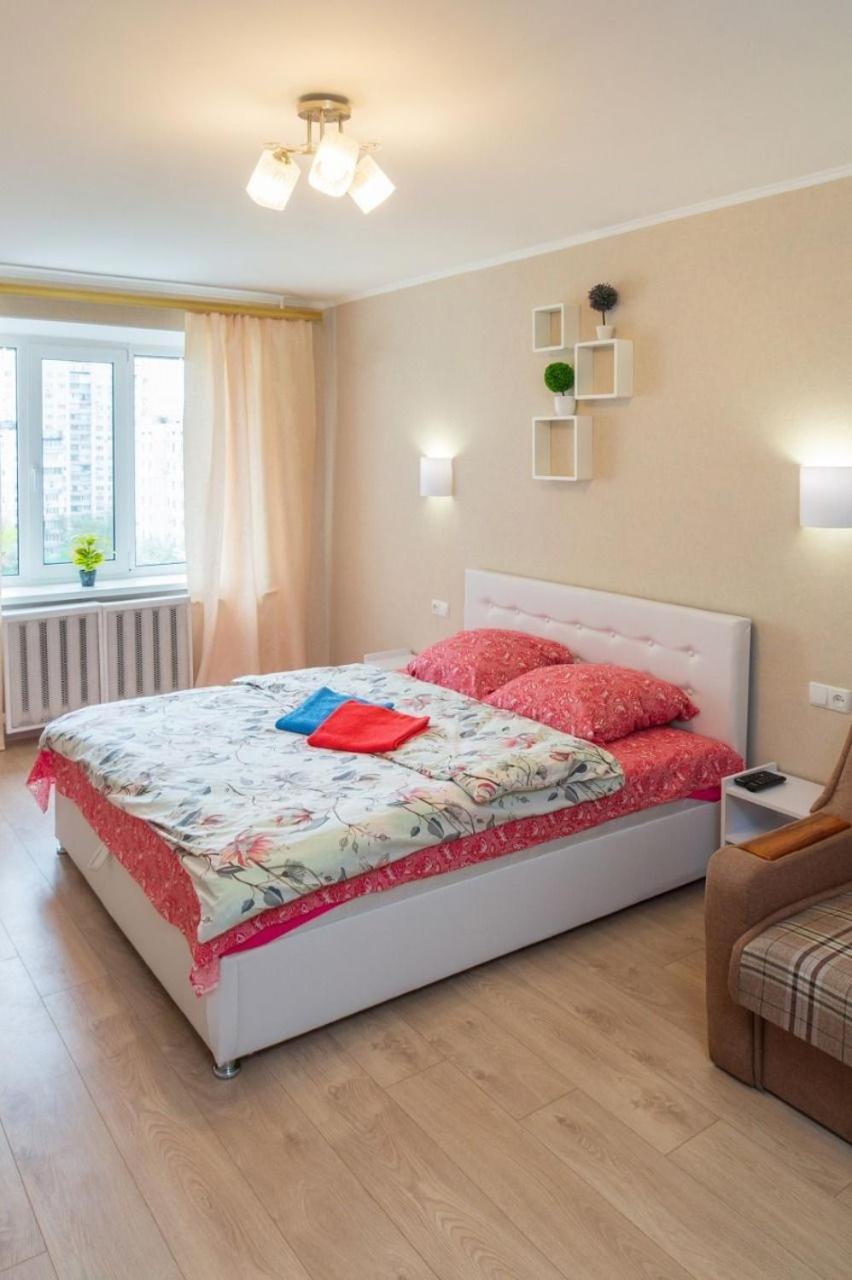 Двухкомнатная На Оболоне Apartman Kijev Kültér fotó